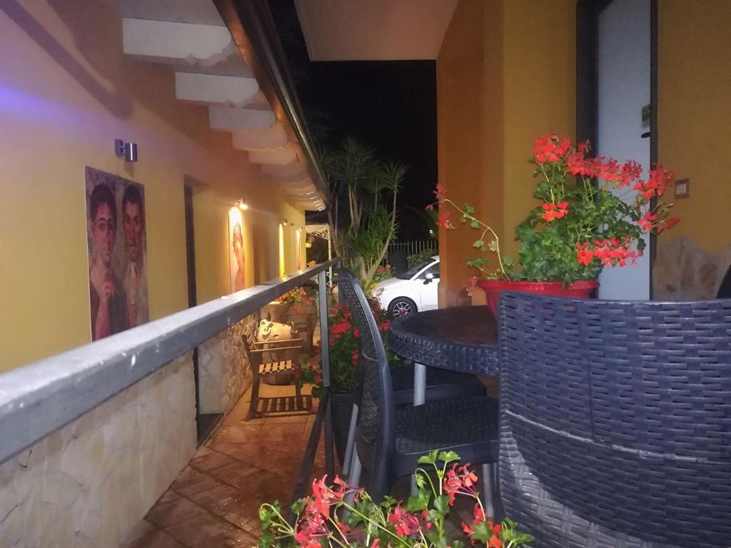 بومبيي Beatrice Home المظهر الخارجي الصورة