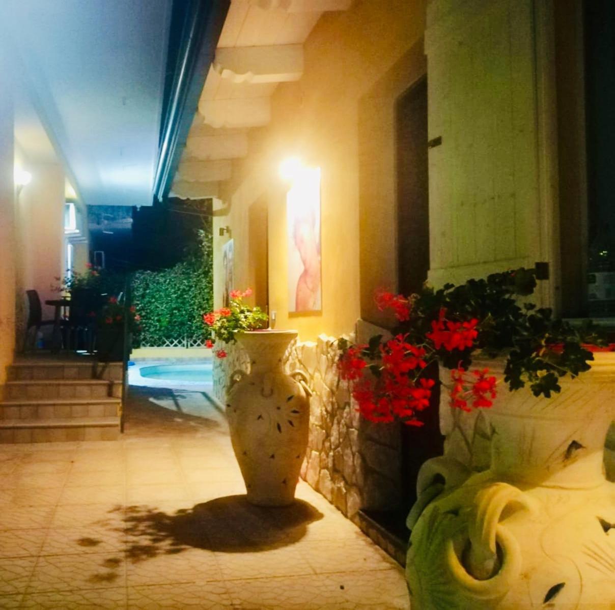 بومبيي Beatrice Home المظهر الخارجي الصورة